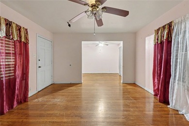 Welcome Home to this charming Two bedroom, One Bathroom Home- - photo 3