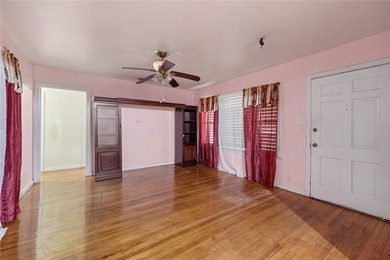 Welcome Home to this charming Two bedroom, One Bathroom Home- - photo 4