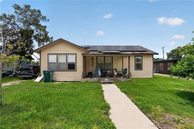 Charming three bed, two bath home with wood floors throughout - photo 5