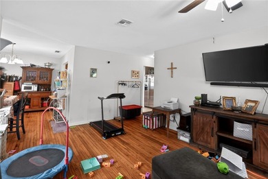Charming three bed, two bath home with wood floors throughout - photo 9