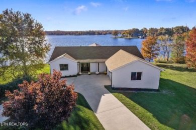 Lake Tansi Home For Sale in Crossville Tennessee