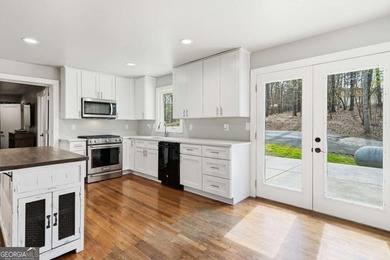 Welcome to this beautifully renovated four-bedroom - photo 9