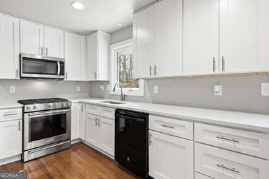 Welcome to this beautifully renovated four-bedroom - photo 10