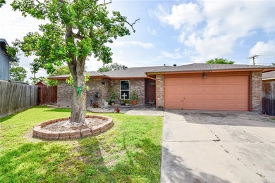 PRICE IMPROVEMENT!! Welcome home to this beautiful 3-bedroom - photo 1