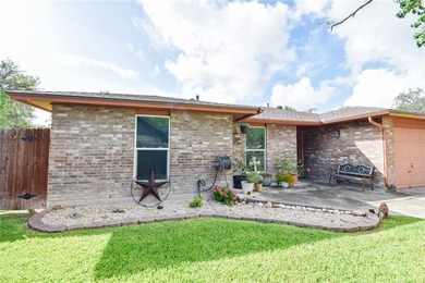 PRICE IMPROVEMENT!! Welcome home to this beautiful 3-bedroom - photo 2