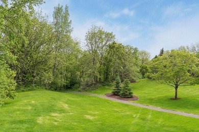 Welcome to an exceptional villa opportunity in the highly - photo 4