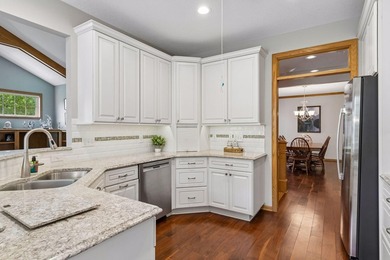 Welcome to an exceptional villa opportunity in the highly - photo 5
