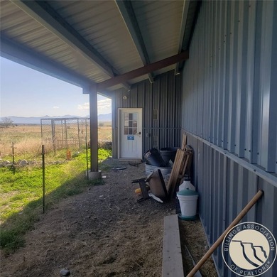 This custom-built Montana home features 2376+/- SQ/Ft of living - photo 13