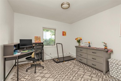 Welcome to Manhasset! Move right into this beautiful Split level - photo 15