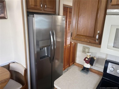 Welcome to Paradise !! This 2-bedroom, 1.5-bath, Beach themed - photo 17