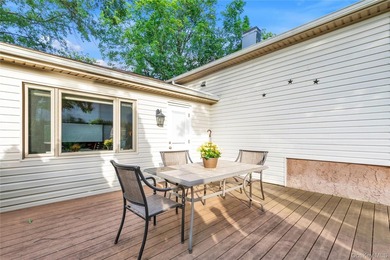 Welcome to Manhasset! Move right into this beautiful Split level - photo 18