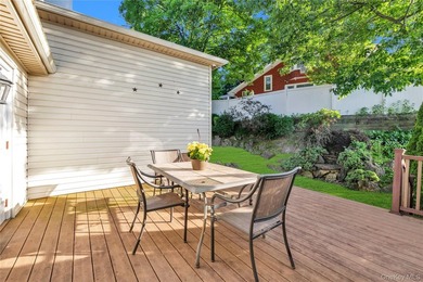 Welcome to Manhasset! Move right into this beautiful Split level - photo 19