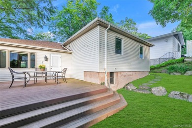 Welcome to Manhasset! Move right into this beautiful Split level - photo 20