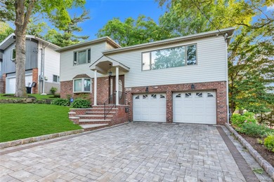 Welcome to Manhasset! Move right into this beautiful Split level - photo 22