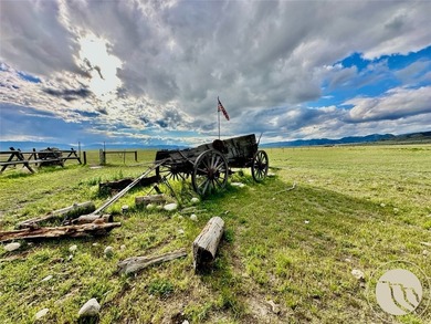 This custom-built Montana home features 2376+/- SQ/Ft of living - photo 24