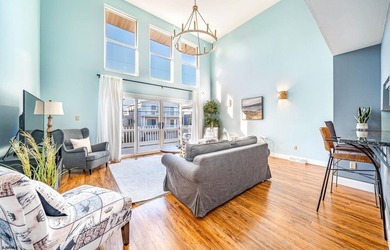 Beautifully updated 4-bedroom, 2.5-bath BEACHFRONT Townhouse - photo 11