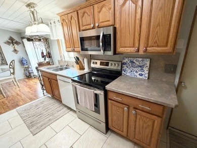 Golf Course Living w/ Comfort & Style! Well-maintained - photo 11