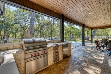 Estate living in the prestigious gated Horseshoe Bay equestrian - photo 6