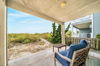 Beautifully updated 4-bedroom, 2.5-bath BEACHFRONT Townhouse - photo 17