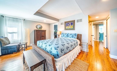 Beautifully updated 4-bedroom, 2.5-bath BEACHFRONT Townhouse - photo 22