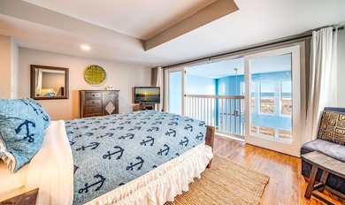 Beautifully updated 4-bedroom, 2.5-bath BEACHFRONT Townhouse - photo 23