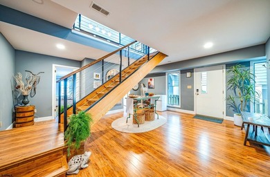 Beautifully updated 4-bedroom, 2.5-bath BEACHFRONT Townhouse - photo 24