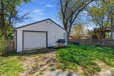 Welcome home to this charming Colonial in the heart of - photo 27