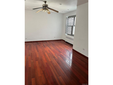 renovated 1 bedroom apartment in heart of Elmhurst ,just 2 - photo 1