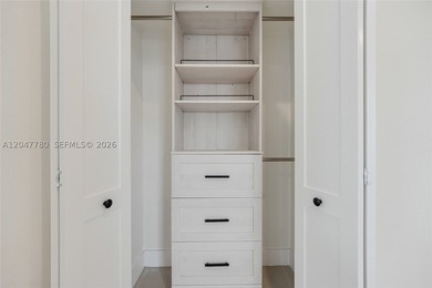 Best-priced fully renovated home in the area! This centrally - photo 34