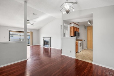 SUNRUNNER PLACE---Superior, well-located condo with vaulted - photo 7