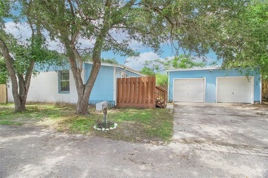 Adorable bungalow tucked away on a private street just moments - photo 2