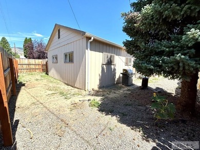Welcome home to this adorable and conveniently located, 3 - photo 13