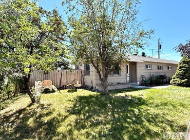 Welcome home to this adorable and conveniently located, 3 - photo 16