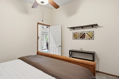 Welcome to your perfect lakeside escape! This beautifully - photo 17