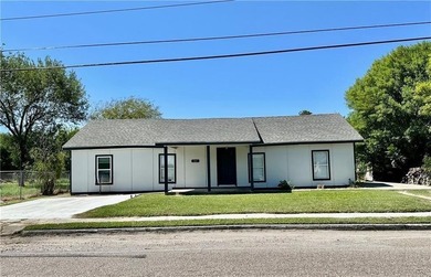 GREAT INCOME PRODUCING DUPLEX, BOTH UNITS HAVE 2 BEDS AND A BATH - photo 1