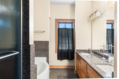Unit 10 - Expansive Living with Golf Course Views With 2,410 sq - photo 24