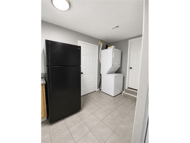 GREAT INCOME PRODUCING DUPLEX, BOTH UNITS HAVE 2 BEDS AND A BATH - photo 6