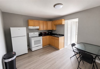 GREAT INCOME PRODUCING DUPLEX, BOTH UNITS HAVE 2 BEDS AND A BATH - photo 10