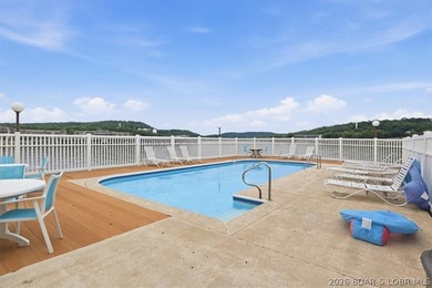Welcome to your perfect lakeside escape! This beautifully - photo 31
