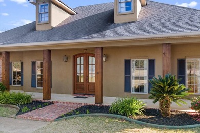 Welcome to this move-in ready, Acadian style home, featuring 5 - photo 2