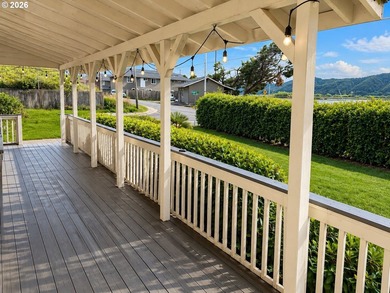 Custom-built home with beautiful river views and quality - photo 3