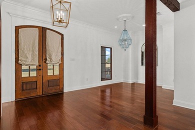 Welcome to this move-in ready, Acadian style home, featuring 5 - photo 4