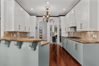 Welcome to this move-in ready, Acadian style home, featuring 5 - photo 9