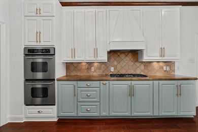Welcome to this move-in ready, Acadian style home, featuring 5 - photo 10