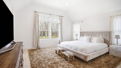 Freshly updated and effortlessly stylish, this Sag Harbor - photo 7