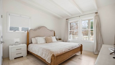 Freshly updated and effortlessly stylish, this Sag Harbor - photo 8