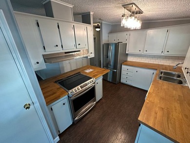 This well maintained and clean 2 bedroom 2 bath home is in - photo 4