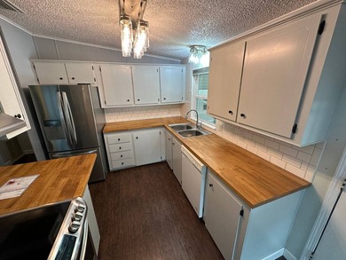 This well maintained and clean 2 bedroom 2 bath home is in - photo 5