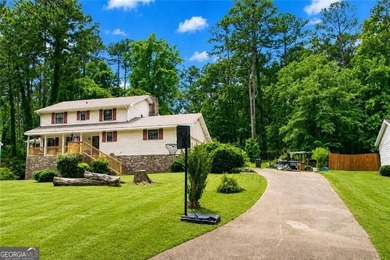 This home in need of a Freshen Up with Your own Touch and - photo 2