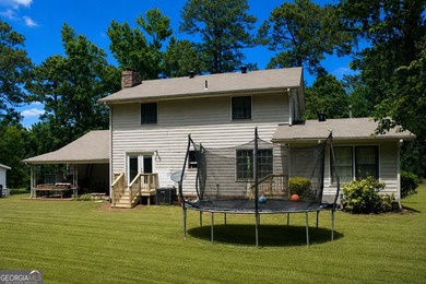 This home in need of a Freshen Up with Your own Touch and - photo 4